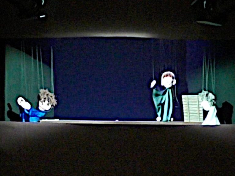 'theakrino'-Tuchmarionetten in Aktion